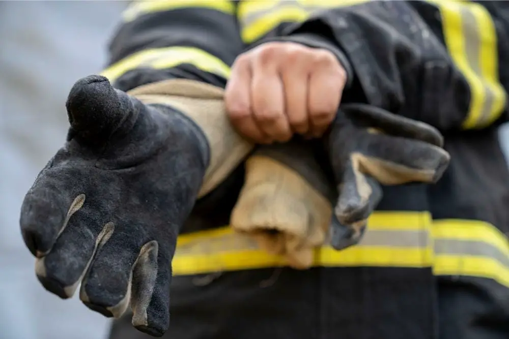 5 Best Firefighting Gloves With NFPA Compliance
