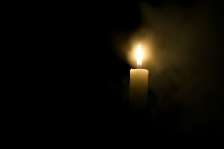 Can You Leave A Candle On Overnight?