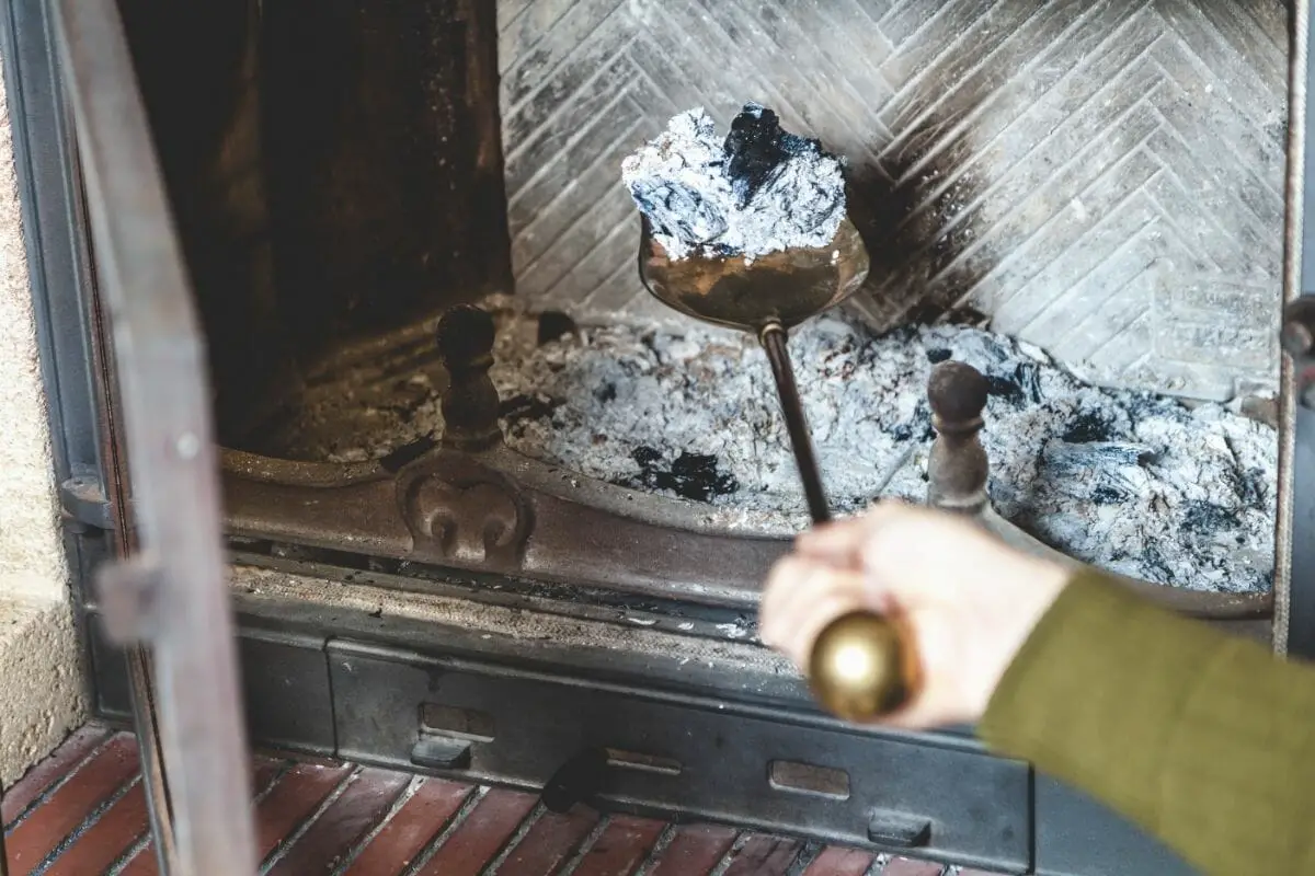 How To Clean Ashes From A Fireplace